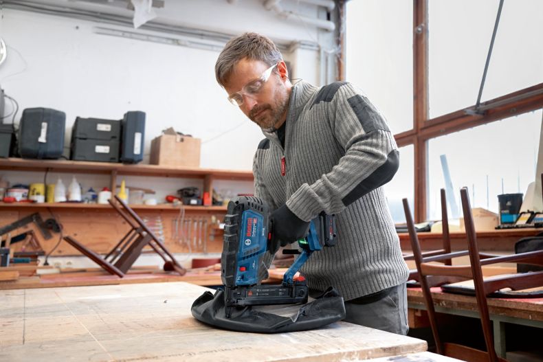 Bosch Profesyonel GTH 18V-38 M Akülü Zımba Tabancası (Solo Model)